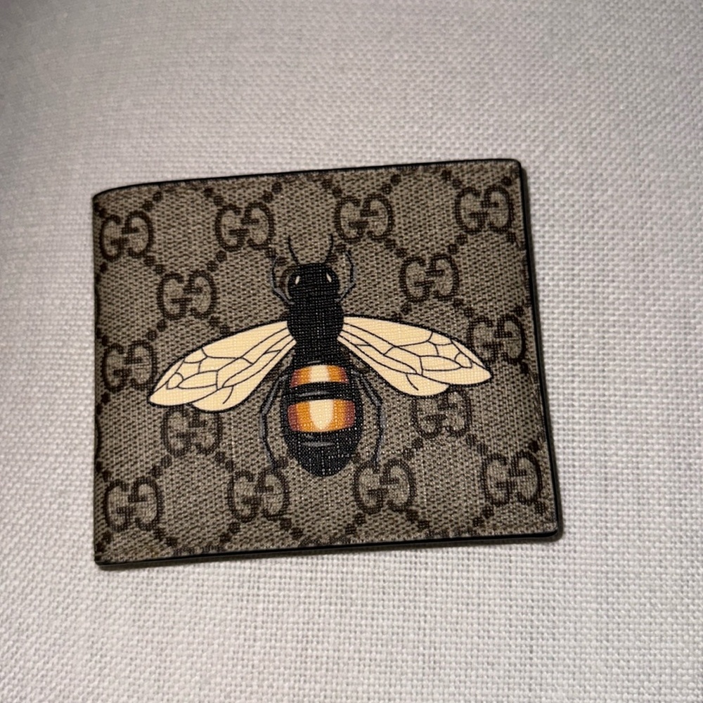 Gucci Bee print GG Supreme